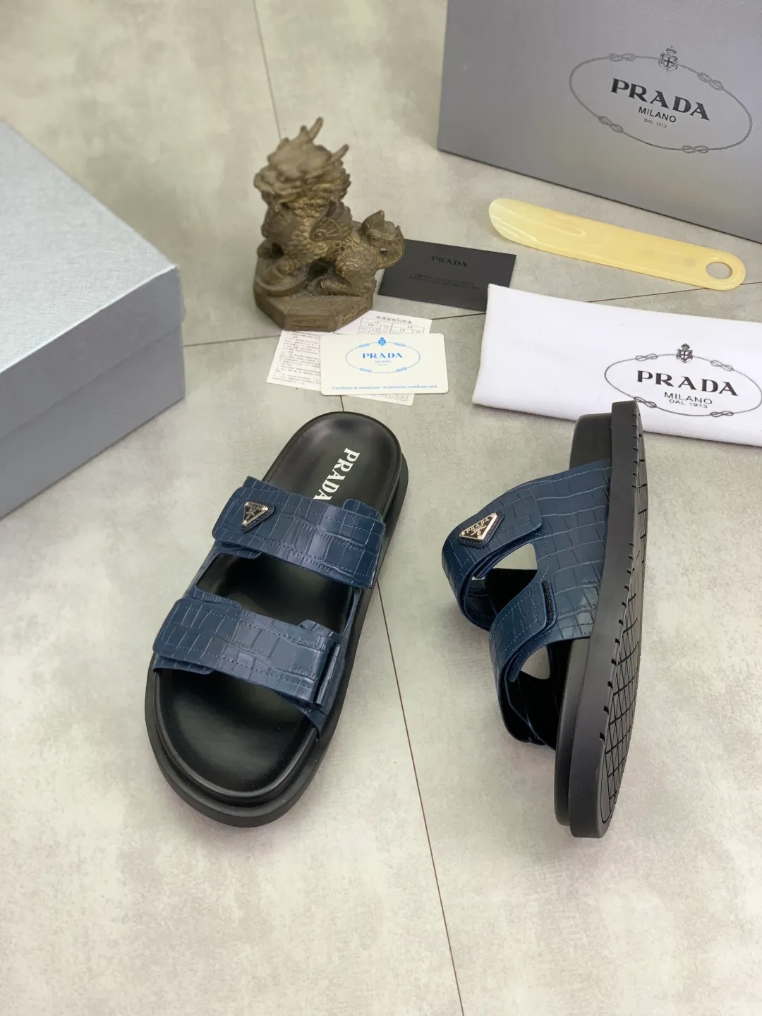 Men's shoes 💰P340💰【New style】🎁🎁🎁 PRADA Prada's new casual slippers, original official website, perfect workmanship, transmitting a kind of noble luxury, sublimating its definition of luxury in Prada's high-end extraordinary craftsmanship. Original combination outsole, code number: 38-44 (45 customized) Multiple colors 🉑️ to choose from